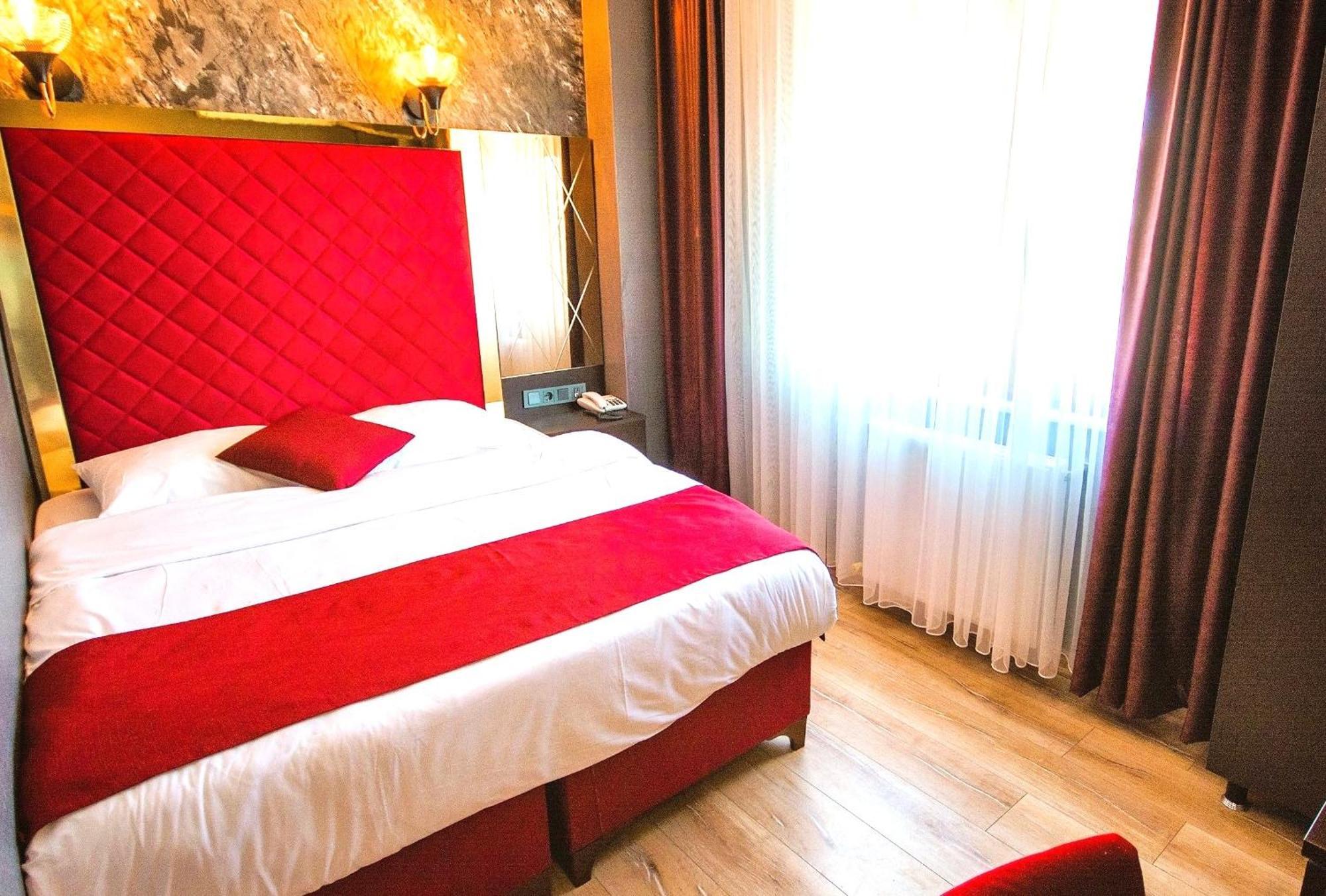 Atesde Dustu Salvara Hotel Istanboel Buitenkant foto