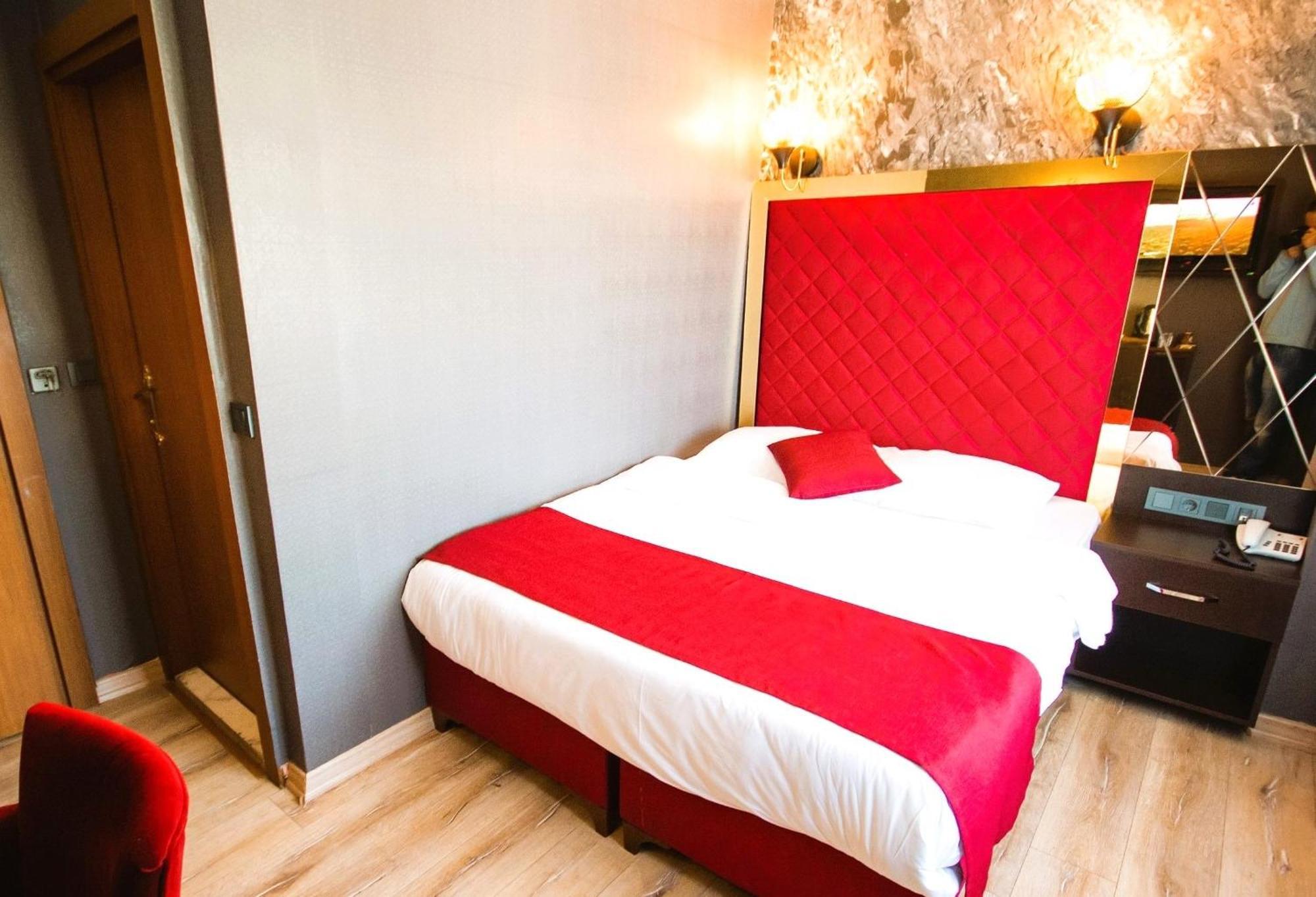 Atesde Dustu Salvara Hotel Istanboel Buitenkant foto