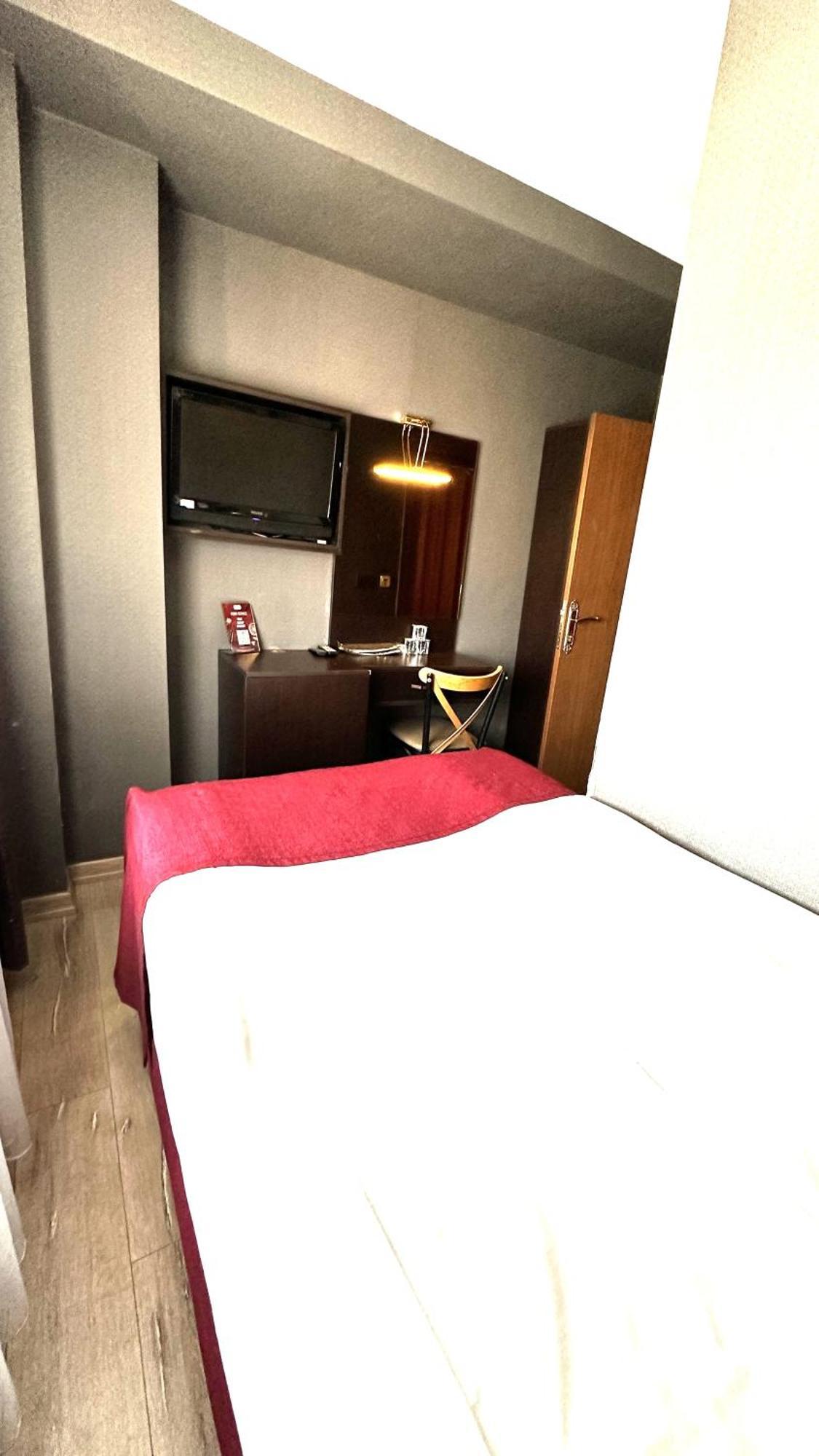 Atesde Dustu Salvara Hotel Istanboel Buitenkant foto